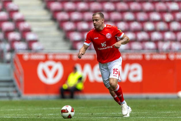 GER, Mainz, Soccer, Friendly Match, FSV Mainz 05 vs. AFC Bournemouth (pictured, from left): Lennard Maloney, FSV Mainz 05 15, in action with the ball, August 15, 2026, MEWA Arena Mainz DFL DFB REGULATIONS PROHIBIT ANY USE OF PHOTOGRAPHS AS IMAGE SEQUENCES AND OR QUASI-VIDEO, Copyright: HMBxMedia PaulxFritz