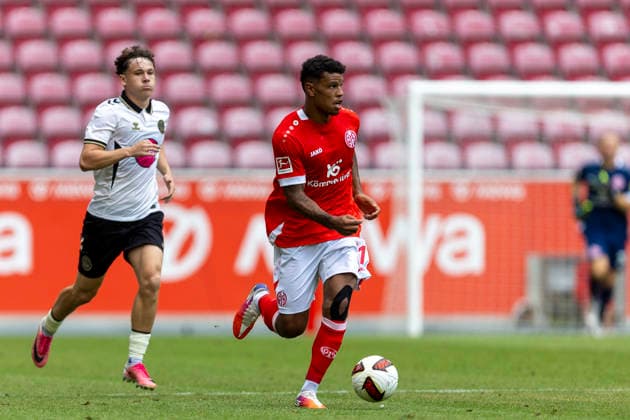 GER, Mainz, Soccer, Friendly Match, FSV Mainz 05 vs. AFC Bournemouth (pictured, from left: Ransford Koeningsdoerffer, FSV Mainz 05 11), in action with the ball, August 15, 2026, MEWA Arena Mainz DFL DFB REGULATIONS PROHIBIT ANY USE OF PHOTOGRAPHS AS IMAGE SEQUENCES AND OR QUASI-VIDEO, Copyright: HMBxMedia PaulxFritz