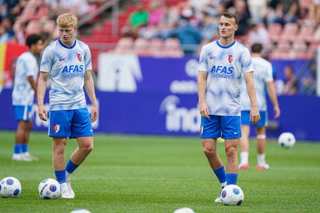 2026-8-15 FC Utrecht v AZ Alkmaar - Dutch Vriendenloterij Eredvisie UTRECHT, NETHERLANDS - AUGUST 15: Kees Smit of AZ Alkmaar and Peer Koopmeiners of AZ Alkmaar warms up during the Dutch Vriendenloterij Eredvisie match between FC Utrecht and AZ Alkmaar at Stadion Galgenwaard on August 15, 2026 in Utrecht, Netherlands. Utrecht Stadion Galgenwaard Netherlands Content not available for redistribution in The Netherlands directly or indirectly through any third parties. Copyright: xAndrexWeeningx