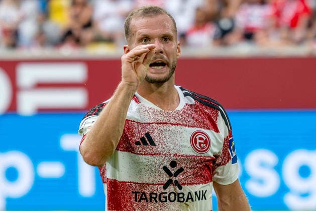 August 15, 2026, xkkux, Soccer, Fortuna Düsseldorf vs. TSG 1899 Hoffenheim II, 3. Liga, MERKUR SPIEL ARENA, Matchday 2, 2026–2027 Season Eric Hottmann Fortuna Düsseldorf 09 gesturing on the field DFB regulations prohibit any use of photographs as image sequences and or quasi-video North Rhine-Westphalia, Germany
