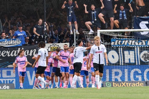 August 15, 2026, xkwix, Soccer, 3rd Division, SC Verl vs. MSV Duisburg, Sportclub Arena, Matchday 2, 2026–2027 Season: Fans and visitors from Duisburg celebrate Lex Tyger Lobinger’s 2–3 goal for MSV Duisburg. DFB regulations prohibit any use of photographs as image sequences and or quasi-video. Photo: xKamilxWilkowskixPressefotoKochx North Rhine-Westphalia Westphalia, Germany