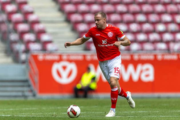 GER, Mainz, Soccer, Friendly Match, FSV Mainz 05 vs. AFC Bournemouth (pictured, from left: Lennard Maloney, FSV Mainz 05 15), in action with the ball, August 15, 2026, MEWA Arena Mainz DFL DFB REGULATIONS PROHIBIT ANY USE OF PHOTOGRAPHS AS IMAGE SEQUENCES AND OR QUASI-VIDEO, Copyright: HMBxMedia PaulxFritz