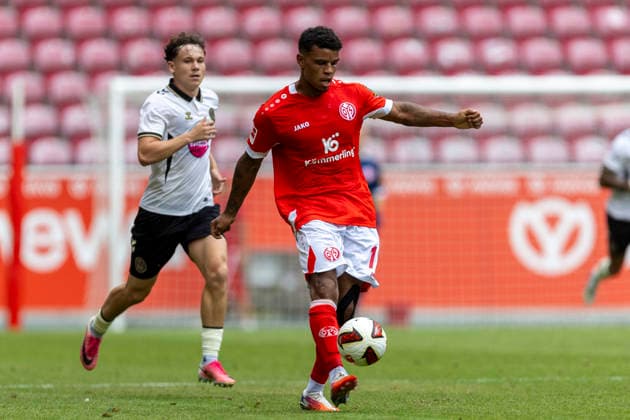 GER, Mainz, Soccer, Friendly Match, FSV Mainz 05 vs. AFC Bournemouth (pictured, from left: Ransford Koeningsdoerffer, FSV Mainz 05 11), in action with the ball, August 15, 2026, MEWA Arena Mainz DFL DFB REGULATIONS PROHIBIT ANY USE OF PHOTOGRAPHS AS IMAGE SEQUENCES AND OR QUASI-VIDEO, Copyright: HMBxMedia PaulxFritz