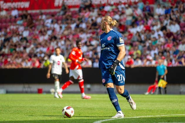 GER, Mainz, Soccer, Friendly Match, FSV Mainz 05 vs. AFC Bournemouth (pictured, from left: Robin Zentner, FSV Mainz 05), August 15, 2026, MEWA Arena, Mainz. DFL and DFB regulations prohibit any use of photographs as image sequences and or quasi-video, Copyright: HMBxMedia PaulxFritz