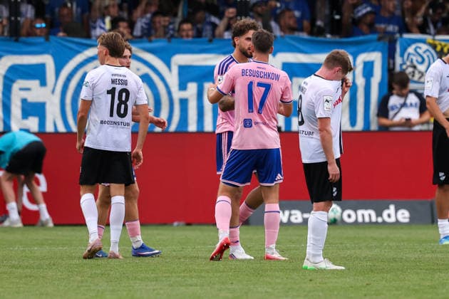 August 15, 2026, xkwix, Soccer, 3rd Division, SC Verl vs. MSV Duisburg, Sportclub Arena, Matchday 2, 2026–2027 season. Players clap after the final whistle. DFB regulations prohibit any use of photographs as image sequences and or quasi-video. Photo: xKamilxWilkowskixPressefotoKochx, North Rhine-Westphalia, Germany