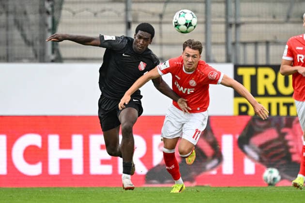 From left: Kwasi Wriedt (Havelse 11) and Noah Pesch (Essen 11) in a one-on-one battle, August 15, 2026 ¢ Soccer ¢ Rot Weiss Essen vs. TSV Havelse, Essen Stadium, Essen, DFB DFL regulations prohibit any use of photographs as image sequences and or quasi-video NRW Germany Copyright: xpepphotox xHorstxMauelshagenx pep00321, pep_20260815_hm_397527