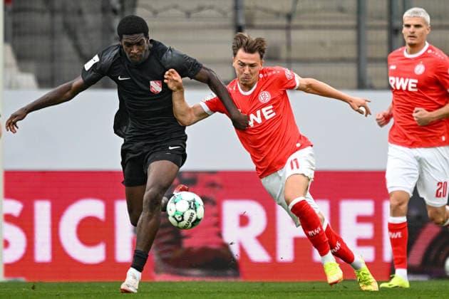 From left: Kwasi Wriedt (Havelse 11) and Noah Pesch (Essen 11) in a one-on-one battle, August 15, 2026 ¢ Soccer ¢ Rot Weiss Essen vs. TSV Havelse, Essen Stadium, Essen, DFB DFL regulations prohibit any use of photographs as image sequences and or quasi-video NRW Germany Copyright: xpepphotox xHorstxMauelshagenx pep00321, pep_20260815_hm_397535