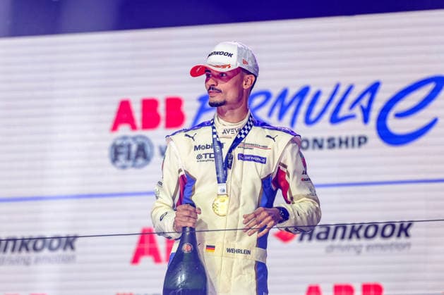 Pascal Wehrlein, Porsche Formula E Team, No. 94 on the podium after the race, ABB FIA Formula E World Championship, 2026 London ePrix, United Kingdom, Season 12 (2025–26), Round 16, July 15, 2026, ABB FIA Formula E World Championship, 2026 London ePrix, United Kingdom, Season 12 (2025–26), Round 16, July 15, 2026, London Copyright: xEibner-Pressefoto LauraxRoemerx EP_LRR