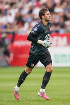 2026-8-15 FC Utrecht v AZ Alkmaar - Dutch Vriendenloterij Eredvisie UTRECHT, NETHERLANDS - AUGUST 15: Jari de Busser keeper of AZ Alkmaar looks on during the Dutch Vriendenloterij Eredvisie match between FC Utrecht and AZ Alkmaar at Stadion Galgenwaard on August 15, 2026 in Utrecht, Netherlands. Utrecht Stadion Galgenwaard Netherlands Content not available for redistribution in The Netherlands directly or indirectly through any third parties. Copyright: xAndrexWeeningx