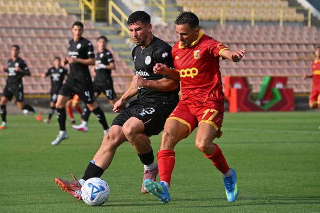 SOCCER - Coppa Italia - US Catanzaro vs. FC Sudtirol Photo by IPA ABACAPRESS.COM87508648 - CATANZARO, ITALY - AUGUST 15: Marco D Alessandro and Federico Davi during the Coppa Italia Frecciarossa Round of 64 match between US Catanzaro and FC Sudtirol at Nicola Ceravolo Stadium on August 15, 2026, in Catanzaro, Italy. Catanzaro Italy  Copyright: xIPAxSport ABACAx