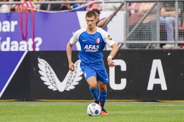 2026-8-15 FC Utrecht v AZ Alkmaar - Dutch Vriendenloterij Eredvisie UTRECHT, NETHERLANDS - AUGUST 15: Wouter Goes of AZ Alkmaar runs with the ball during the Dutch Vriendenloterij Eredvisie match between FC Utrecht and AZ Alkmaar at Stadion Galgenwaard on August 15, 2026 in Utrecht, Netherlands. Utrecht Stadion Galgenwaard Netherlands Content not available for redistribution in The Netherlands directly or indirectly through any third parties. Copyright: xAndrexWeeningx