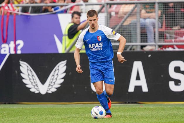 2026-8-15 FC Utrecht v AZ Alkmaar - Dutch Vriendenloterij Eredvisie UTRECHT, NETHERLANDS - AUGUST 15: Wouter Goes of AZ Alkmaar runs with the ball during the Dutch Vriendenloterij Eredvisie match between FC Utrecht and AZ Alkmaar at Stadion Galgenwaard on August 15, 2026 in Utrecht, Netherlands. Utrecht Stadion Galgenwaard Netherlands Content not available for redistribution in The Netherlands directly or indirectly through any third parties. Copyright: xAndrexWeeningx