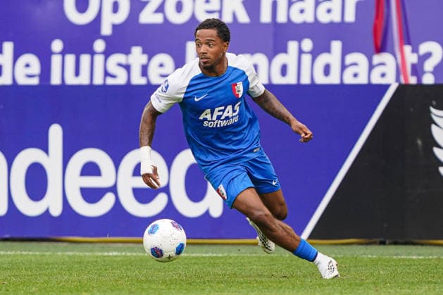2026-8-15 FC Utrecht v AZ Alkmaar - Dutch Vriendenloterij Eredvisie UTRECHT, NETHERLANDS - AUGUST 15: Elijah Dijkstra of AZ Alkmaar runs with the ball during the Dutch Vriendenloterij Eredvisie match between FC Utrecht and AZ Alkmaar at Stadion Galgenwaard on August 15, 2026 in Utrecht, Netherlands. Utrecht Stadion Galgenwaard Netherlands Content not available for redistribution in The Netherlands directly or indirectly through any third parties. Copyright: xAndrexWeeningx