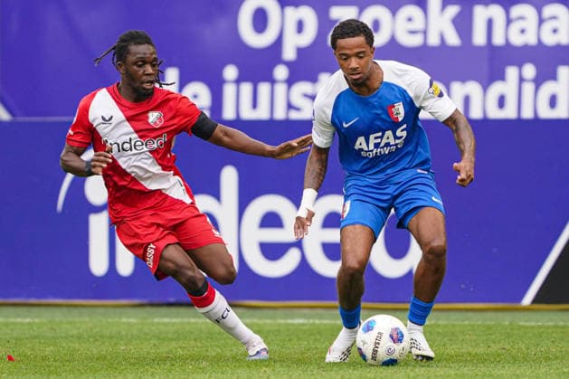 2026-8-15 FC Utrecht v AZ Alkmaar - Dutch Vriendenloterij Eredvisie UTRECHT, NETHERLANDS - AUGUST 15: Arthur Zagre of FC Utrecht battles for possession with Elijah Dijkstra of AZ Alkmaar during the Dutch Vriendenloterij Eredvisie match between FC Utrecht and AZ Alkmaar at Stadion Galgenwaard on August 15, 2026 in Utrecht, Netherlands. Utrecht Stadion Galgenwaard Netherlands Content not available for redistribution in The Netherlands directly or indirectly through any third parties. Copyright: xAndrexWeeningx