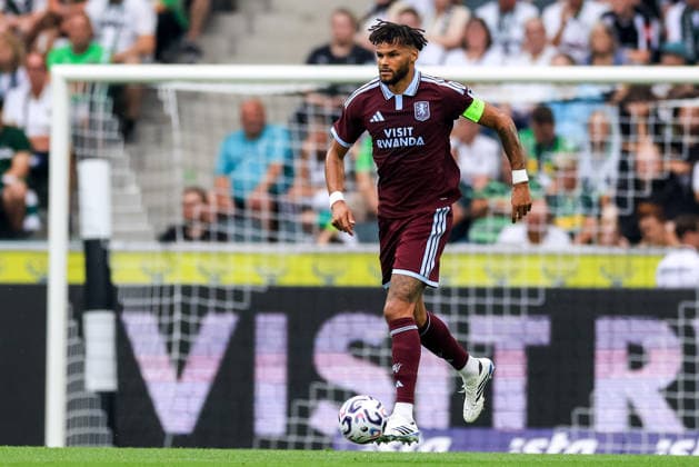 MOENCHENGLADBACH, GERMANY - AUGUST 15: Tyrone Mings of Aston Villa dribbles with the ball during the pre-season friendly match between Borussia Monchengladbach and Aston Villa at the ista-Borussia-Park on August 15, 2026 in Moenchengladbach, Germany.  Copyright: xRenexNijhuis MBxMediax