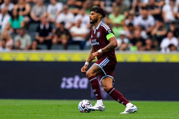 MOENCHENGLADBACH, GERMANY - AUGUST 15: Tyrone Mings of Aston Villa dribbles with the ball during the pre-season friendly match between Borussia Monchengladbach and Aston Villa at the ista-Borussia-Park on August 15, 2026 in Moenchengladbach, Germany.  Copyright: xRenexNijhuis MBxMediax