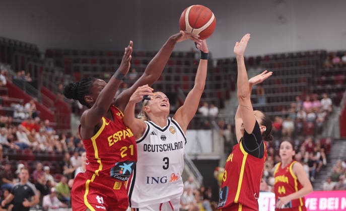 Ludwigsburg, Women s International Basketball Game, Germany vs. Spain, Center: Alexandra Wilke (GER)
