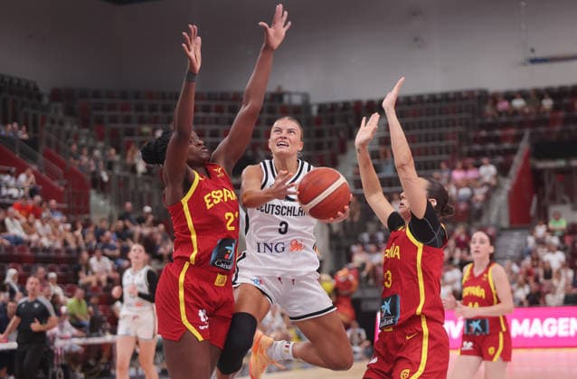Ludwigsburg, Women s International Basketball Game, Germany vs. Spain, Center: Alexandra Wilke (GER)