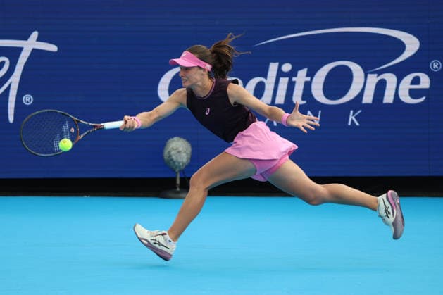 August 15, 2026, Mason, Oh, USA: Cincinnati Open Tennis 2026 - Zeynep Sonmez plays a ball against Amanda Anisimova. ZUMAPress Mason USA - ZUMAn24_ 20260815_zaf_n24_027 Copyright: xWallyxNellx