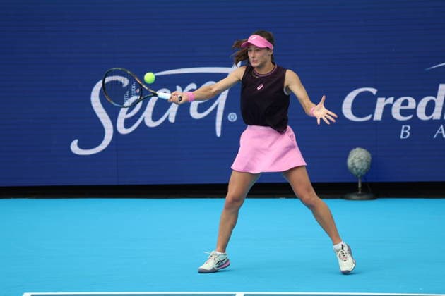 August 15, 2026, Mason, Oh, USA: Cincinnati Open Tennis 2026 - Zeynep Sonmez plays a ball against Amanda Anisimova. ZUMAPress Mason USA - ZUMAn24_ 20260815_zaf_n24_038 Copyright: xWallyxNellx