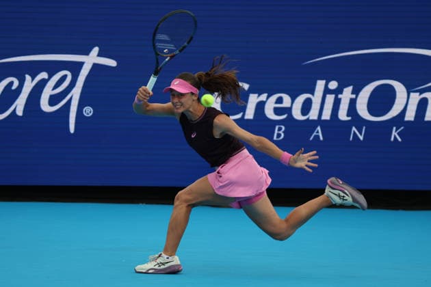 August 15, 2026, Mason, Oh, USA: Cincinnati Open Tennis 2026 - Zeynep Sonmez plays a ball against Amanda Anisimova. ZUMAPress Mason USA - ZUMAn24_ 20260815_zaf_n24_042 Copyright: xWallyxNellx