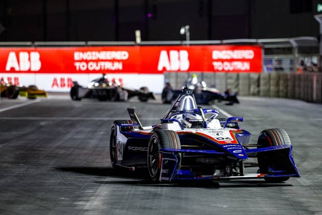 Pascal Wehrlein, Porsche Formula E Team, No. 94 during the race, ABB FIA Formula E World Championship, 2026 London e-Prix, United Kingdom, Season 12 (2025–26), Round 16, July 15, 2026, ABB FIA Formula E World Championship, London e-Prix 2026, United Kingdom, Season 12 (2025–26), Round 16, July 15, 2026, London Copyright: xEibner-Pressefoto LauraxRoemerx EP_LRR