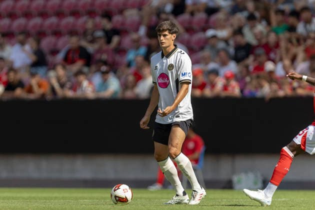 GER, Mainz, Soccer, Friendly Match, FSV Mainz 05 vs. AFC Bournemouth (pictured, from left): Antonio Silva (AFC Bournemouth) 14, in action with the ball, August 15, 2026, MEWA Arena, Mainz; DFL and DFB regulations prohibit any use of photographs as image sequences and or quasi-video, Copyright: HMBxMedia PaulxFritz