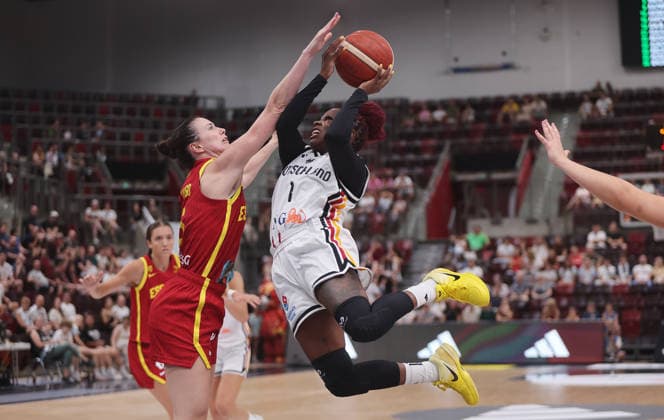 Ludwigsburg, Women s International Basketball Game, Germany vs. Spain, from left: Aina Ayuso (ESP), Alexis Peterson Smalls (GER)