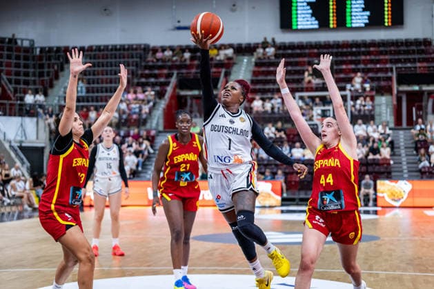 Basketball Ludwigsburg, August 15, 2026; DBB Women s National Team 2026; Friendly Match: Germany (GER) vs. Spain (ESP); Alexis Peterson Smalls, Germany, No. 01 Peterson
