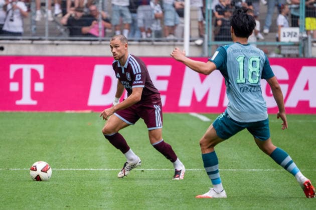 Germany Friendly Match, 2026-2027 Season, Mönchengladbach vs. Aston Villa, Borussia Park Stadium, Mönchengladbach in Action, Clash, Duel, Tackle, Tackling, Matty Cash (Aston Villa), 2-1 against Shuto Machino (Borussia Mönchengladbach), 18, Mönchengladbach, Borussia Park Stadium, Germany Copyright: xOrhanxHabashx
