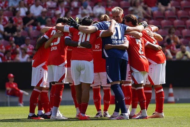 Germany Soccer Friendly Match 1: FSV Mainz 05 vs. AFC Bournemouth at Mewa Arena, Mainz—Team Photo, Wide Shot of FSV Mainz 05 Copyright: xTobiasxWentzellx