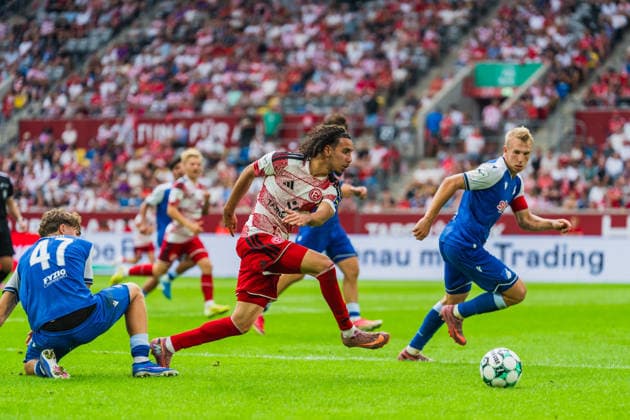 Maximilian Theuer (TSG Hoffenheim II), 47, is on the ground; Anas Slimani (Fortuna Düsseldorf), 34, plays a pass while being watched by Valentin Laessig (TSG Hoffenheim II), 06 Fortuna Düsseldorf vs. TSG Hoffenheim II, soccer, 3rd Division, Matchday 2, 2026–27 season, August 15, 2026 DFL regulations prohibit any use of photographs as image sequences and or quasi-video, Fortuna Düsseldorf vs. TSG Hoffenheim II, soccer, 3. Liga, Matchday 2, 2026–27 Season, August 15, 2026, Düsseldorf Copyright: xEibner-Pressefoto LukasxBaldygax EP_LBA