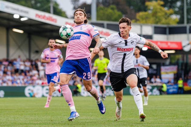 L R Joshua Bitter (MSV Duisburg), 29, in a tackle with Tim Heike (SC Verl), 25, GER, SC Verl vs. MSV Duisburg, Soccer, 3rd Division, Matchday 2, 2026–2027 Season, August 15, 2026 DFL regulations prohibit any use of photographs as image sequences and or quasi-video GER, SC Verl vs. MSV Duisburg, Soccer, 3rd Division, Matchday 2, 2026–2027 season, August 15, 2026, Verl Copyright: xEibner-Pressefoto JanxRollingerx EP_JSK