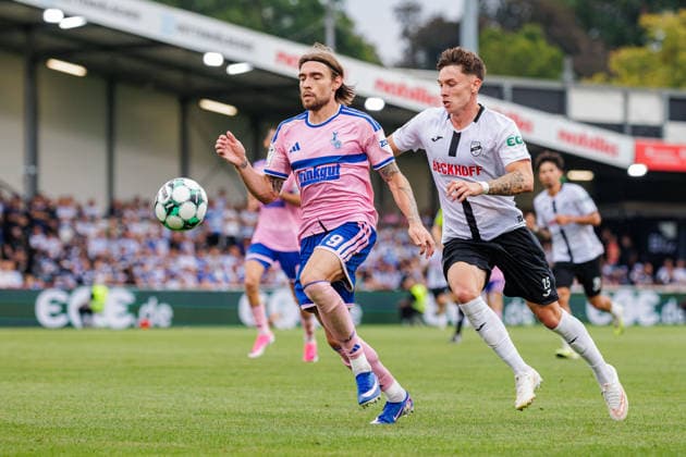 L R Joshua Bitter (MSV Duisburg), 29, in a tackle with Tim Heike (SC Verl), 25, GER, SC Verl vs. MSV Duisburg, Soccer, 3rd Division, Matchday 2, 2026–2027 Season, August 15, 2026 DFL regulations prohibit any use of photographs as image sequences and or quasi-video GER, SC Verl vs. MSV Duisburg, Soccer, 3rd Division, Matchday 2, 2026–2027 season, August 15, 2026, Verl Copyright: xEibner-Pressefoto JanxRollingerx EP_JSK
