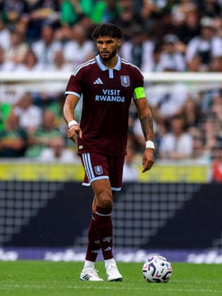 MOENCHENGLADBACH, GERMANY - AUGUST 15: Tyrone Mings of Aston Villa dribbles with the ball during the pre-season friendly match between Borussia Monchengladbach and Aston Villa at the ista-Borussia-Park on August 15, 2026 in Moenchengladbach, Germany.  Copyright: xRenexNijhuis MBxMediax