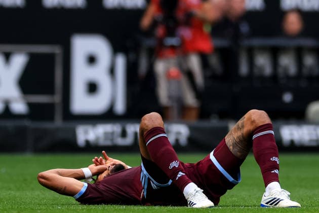 MOENCHENGLADBACH, GERMANY - AUGUST 15: Tyrone Mings of Aston Villa looks dejected after the pre-season friendly match between Borussia Monchengladbach and Aston Villa at the ista-Borussia-Park on August 15, 2026 in Moenchengladbach, Germany.  Copyright: xRenexNijhuis MBxMediax