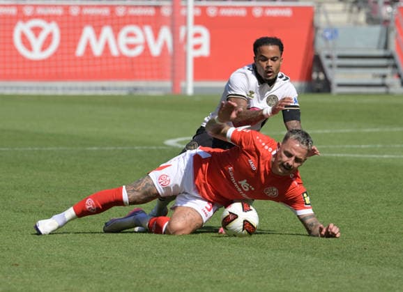 Phillip Tietz vs. Justin Kluivert, photographed during the soccer friendly match between Mainz 05 and FC Bournemouth on August 15, 2026, in Mainz. DFL and DFB regulations prohibit any use of photographs as image sequences and or QUASI-VIDEO