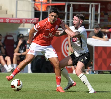 Nadien Amiri Li photographed against Lewis Cook during the soccer friendly match between Mainz 05 and FC Bournemouth on August 15, 2026, in Mainz. DFL and DFB regulations prohibit any use of photographs as image sequences and or quasi-video.
