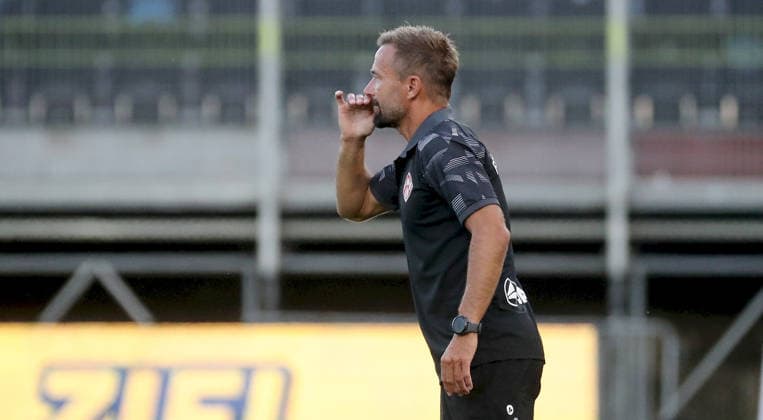 August 14, 2026, xfsx, Men s, Soccer, 2026–2027 Season, 3rd Division, Matchday 2: FC Würzburger Kickers vs. SV Wehen Wiesbaden; from left: Coach Michael Schiele of FC Würzburger Kickers gives instructions, gesticulates with his arms; single frame, Würzburg, AKON ARENA, Bavaria, Germany