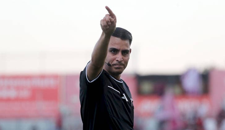 August 14, 2026, xfsx, Men s, Soccer, 2026–2027 Season, 3rd Division, Matchday 2: FC Würzburger Kickers vs. SV Wehen Wiesbaden; from left: Referee Cengiz Kabalakli gives instructions, gesturing with his arms; still image, Würzburg AKON ARENA, Bavaria, Germany