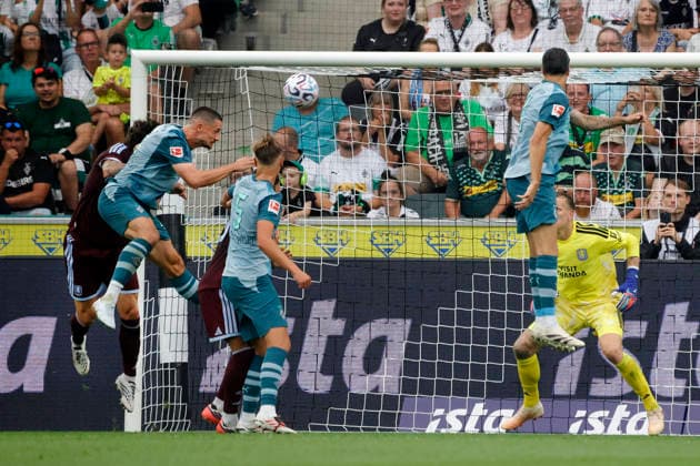 Mönchengladbach, Germany, German Bundesliga, Friendly Match, Borussia Mönchengladbach vs. Aston Villa 2–1 on August 15, 2026, at Borussia Park in Mönchengladbach; Tim KLEINDIENST (MG 2, second from left) scores the 2–0 goal with a well-placed header. Photo by Norbert Schmidt, Düsseldorf