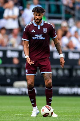 MOENCHENGLADBACH, GERMANY - AUGUST 15: Tyrone Mings of Aston Villa dribbles with the ball during the pre-season friendly match between Borussia Monchengladbach and Aston Villa at the ista-Borussia-Park on August 15, 2026 in Moenchengladbach, Germany.  Copyright: xRenexNijhuis MBxMediax