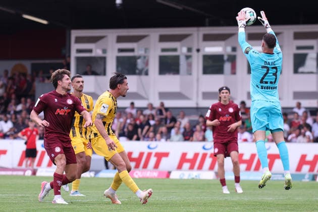 August 15, 2026, xsefx, Soccer, SC Fortuna Köln vs. TSV Alemannia Aachen, 3rd Division, Südstation, Matchday 2, 2026–2027 Season: Petros Bagalianis of Alemannia Aachen 02 in a tackle with Enzo Wirtz of Fortuna Cologne 09; Stefan Bajic Alemannia Aachen 23 gets the ball. DFB regulations prohibit any use of photographs as image sequences and or quasi-video. North Rhine-Westphalia, Germany