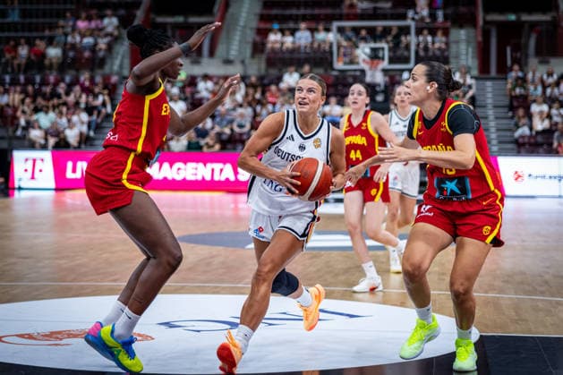 Basketball Ludwigsburg, August 15, 2026; DBB Women s National Team 2026 Friendly Match: Germany (GER) vs. Spain (ESP); Alexandra Wilke (Germany, No. 03); Andrea Vilaro (Spain, No. 13); Lola Pendande (Spain, No. 21)