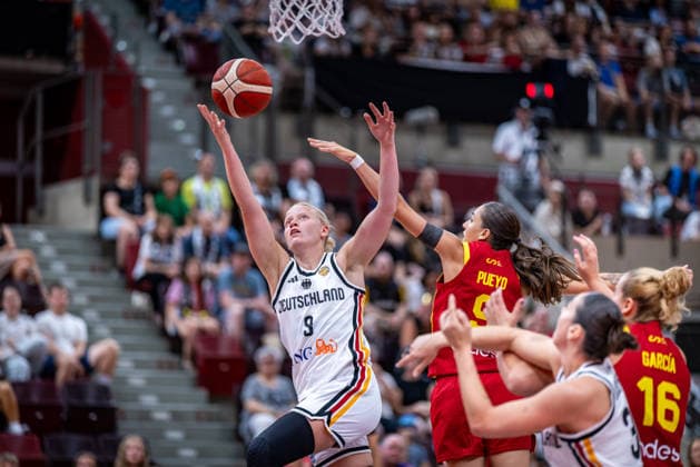 Basketball Ludwigsburg, August 15, 2026; DBB Women s National Team 2026; Friendly Match: Germany (GER) vs. Spain (ESP); Emma Eichmeyer (Germany, No. 09); Helena Pueyo (Spain, No. 09)
