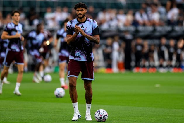 MOENCHENGLADBACH, GERMANY - AUGUST 15: Tyrone Mings of Aston Villa applauds the fans prior to the pre-season friendly match between Borussia Monchengladbach and Aston Villa at the ista-Borussia-Park on August 15, 2026 in Moenchengladbach, Germany.  Copyright: xRenexNijhuis MBxMediax