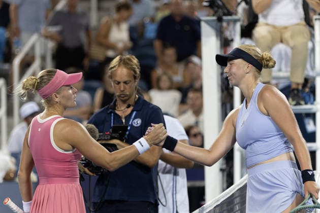 MASON, OHIO - AUGUST 15: Peyton Stearns of United States and Clara Tauson of Denmark shake hands during day five of the Cincinnati Open at the Lindner Family Tennis Center on August 15, 2026 in Mason, Ohio. Copyright: xShainaxBenhiyoun SPPx Sportspressphoto_SPR208327