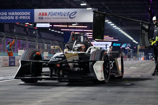 Mitch Evans (NZL) Jaguar, quick-charge pit stop, Race 1, FIA Formula E World Championship, Season 12, London E-Prix, August 15, 2026, Excel Exhibition Center,