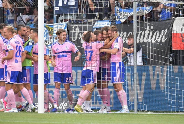August 15, 2026, GER, Soccer, 3rd Division, 2026–20267 Season, Matchday 2, Sportclub Arena, Verl SC Verl vs. MSV Duisburg 2–4 Goal Celebration: MSV Duisburg after the 2–3 win; goal scorers Lex Tyger and Lobinger (MSV Duisburg), center, action, single frame, landscape orientation, facial expressions, gestures, celebration, cheering, joy, happiness