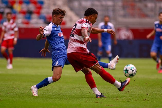 15 08 2026, GER, Soccer, Gentlemen, 3 League , Season 2026 2027, Fortuna Dusseldorf TSG Hoffenheim II Matthew Moore TSG II and Steven van the Sloot F95 in Fight to the Ball Copyright: xSvenxHanischx
